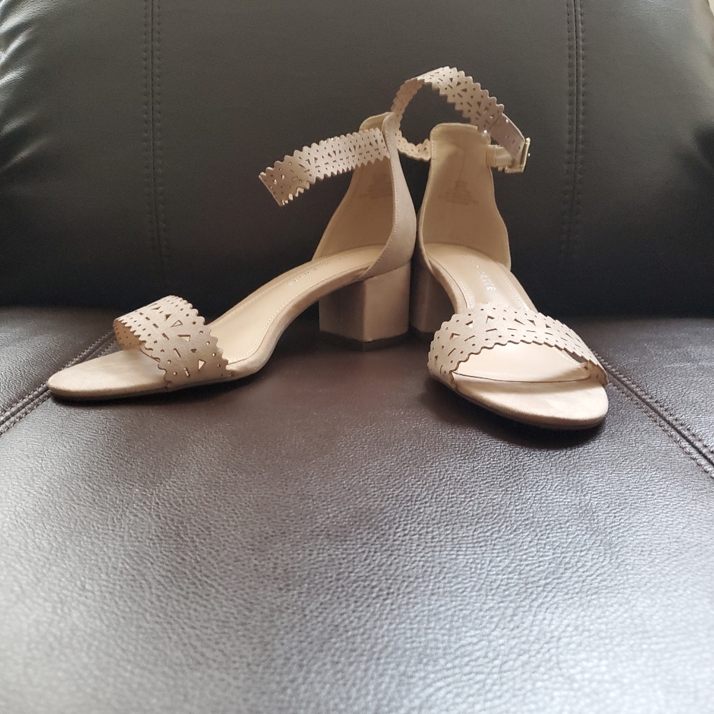 Kelly & Katie size 9 heels